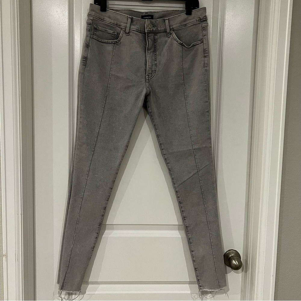 🌟Chic Express Mid-Rise Stretch Denim- Like NEW!